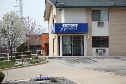 Americas Best Value Inn East Peoria - image 1