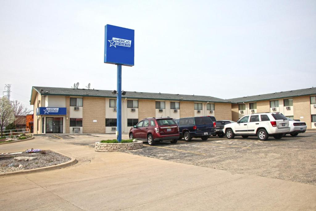 Americas Best Value Inn East Peoria - image 2