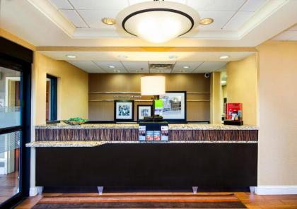 Hampton Inn & Suites-Atlanta Airport North-I-85 - image 13