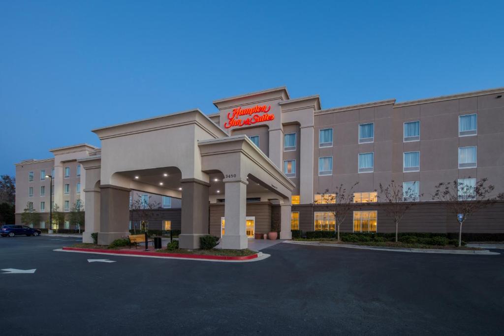 Hampton Inn & Suites Atlanta Airport West Camp Creek Pkwy - main image