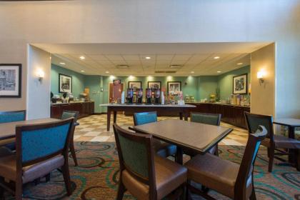 Hampton Inn & Suites Atlanta Airport West Camp Creek Pkwy - image 6