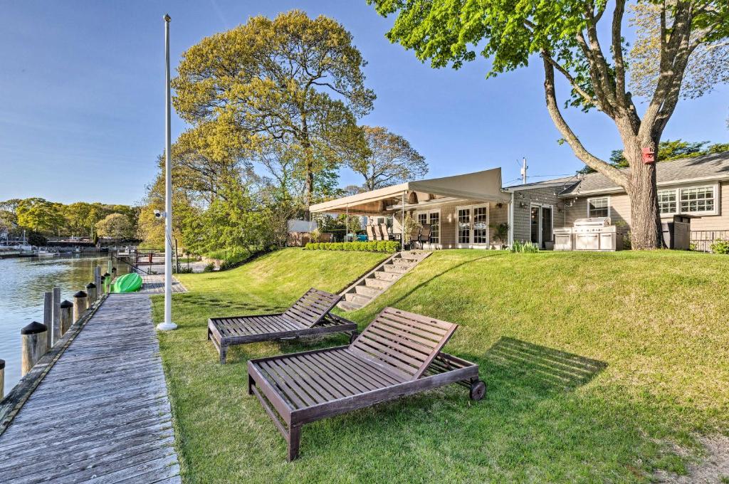 Luxury Hamptons Home on Canal with Dock and Kayaks - image 5