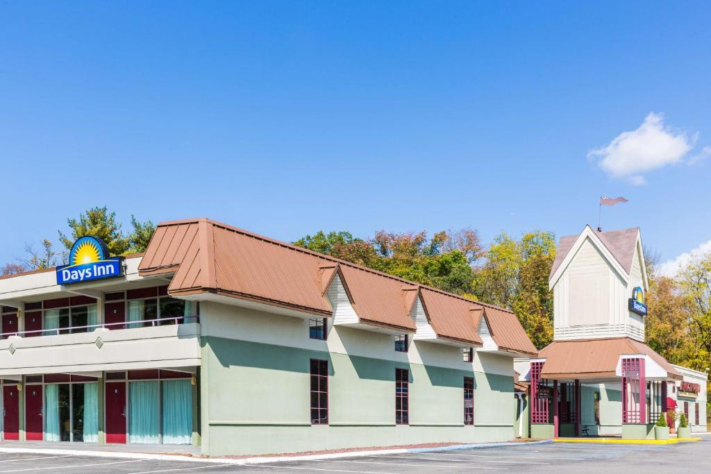 Days Inn by Wyndham East Stroudsburg - main image