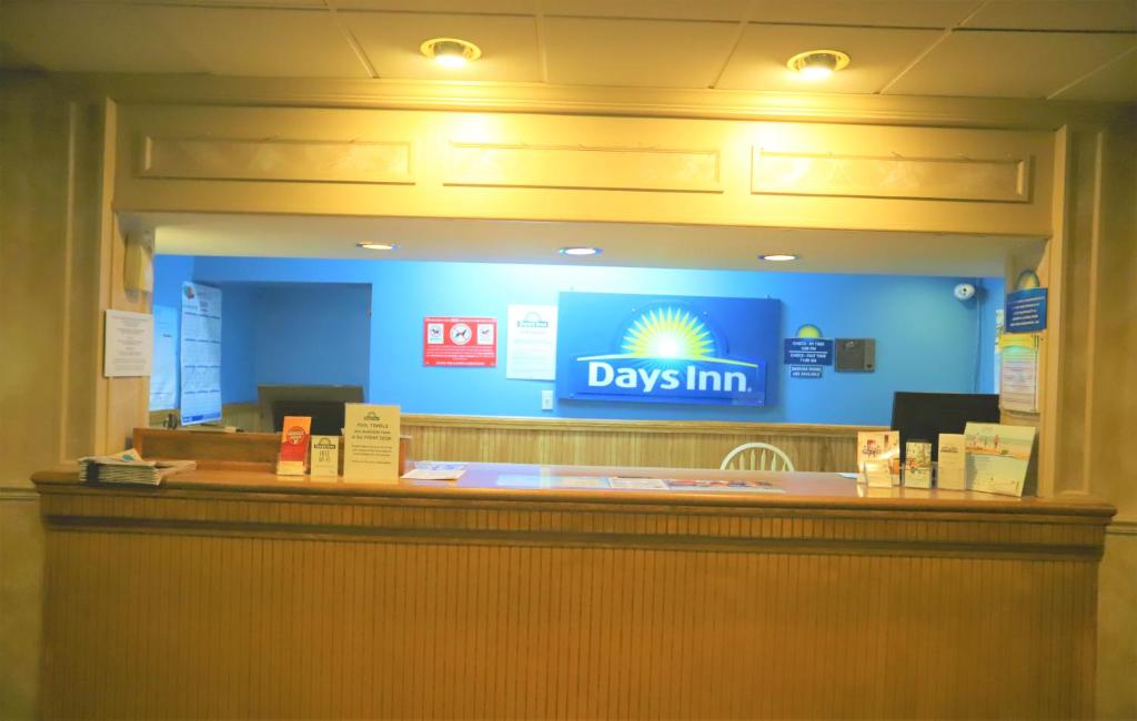 Days Inn by Wyndham East Stroudsburg - image 3