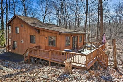 Rustic Poconos Home Near Falls Resort Perks! - image 3