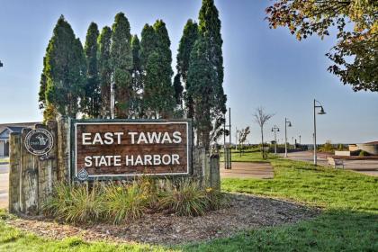 East Tawas Apartment Near Lake Huron and Downtown! - image 9