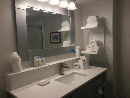 Hampton Inn East Windsor - image 3