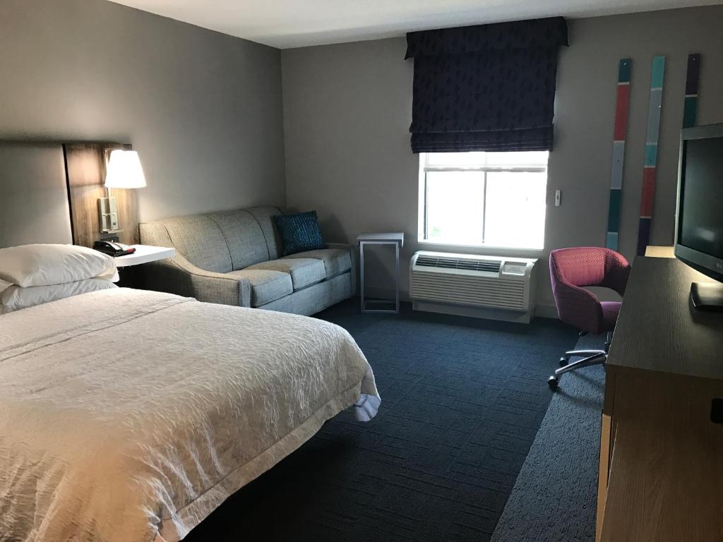 Hampton Inn East Windsor - image 5