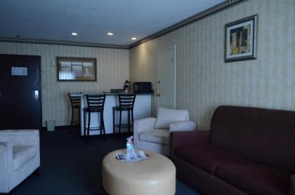 Rodeway Inn & Suites Bradley Airport - image 14