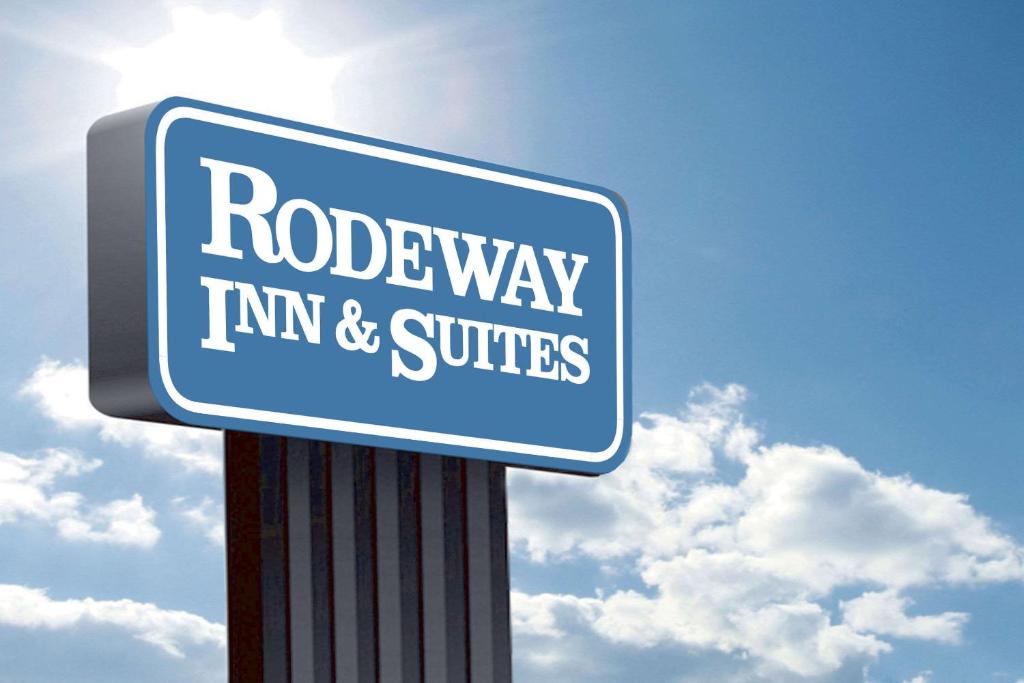 Rodeway Inn & Suites Bradley Airport - image 2