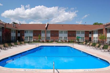 Rodeway Inn & Suites Bradley Airport - image 3