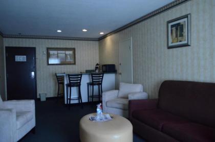 Rodeway Inn & Suites Bradley Airport - image 7