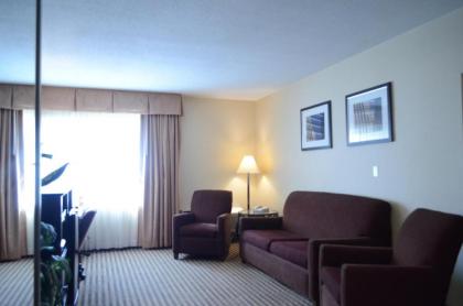 Rodeway Inn & Suites Bradley Airport - image 9