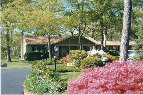 Midway Motel & Cottages - main image