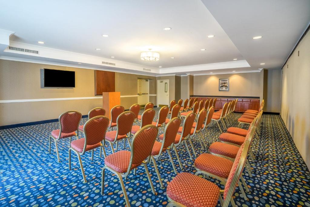 Holiday Inn Express Hotel & Suites Easton an IHG Hotel - image 6