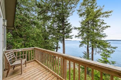 Pinecone Cabin Washington