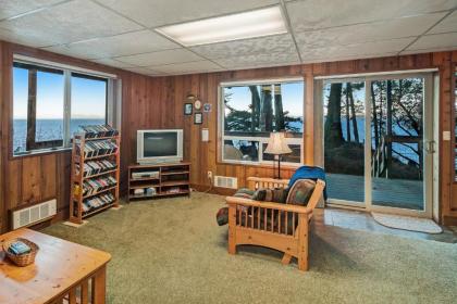 3 Bed 2 Bath Vacation home in Eastsound - image 1