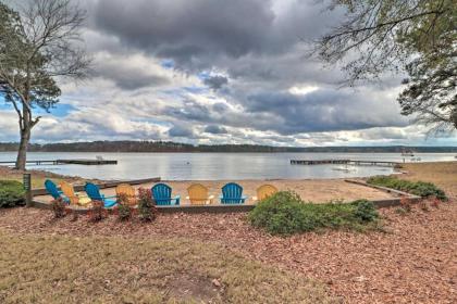 Home Overlooking Lake Oconee with Resort Amenities! - image 8