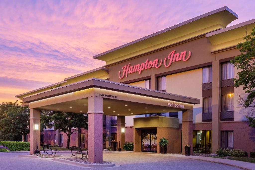 Hampton Inn Eau Claire - main image