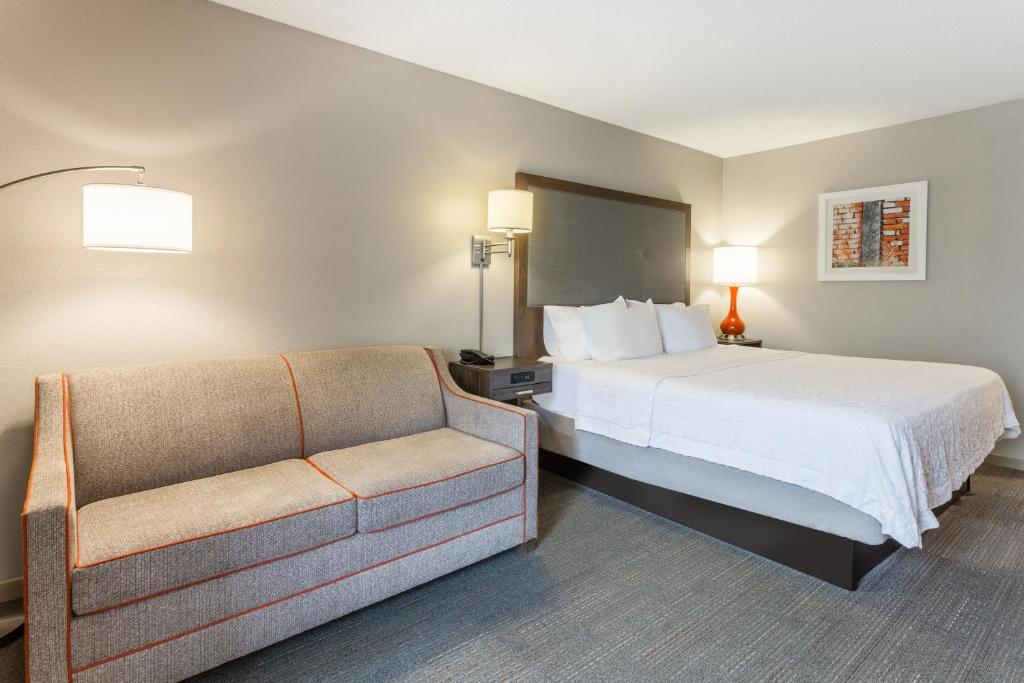 Hampton Inn Eau Claire - image 4