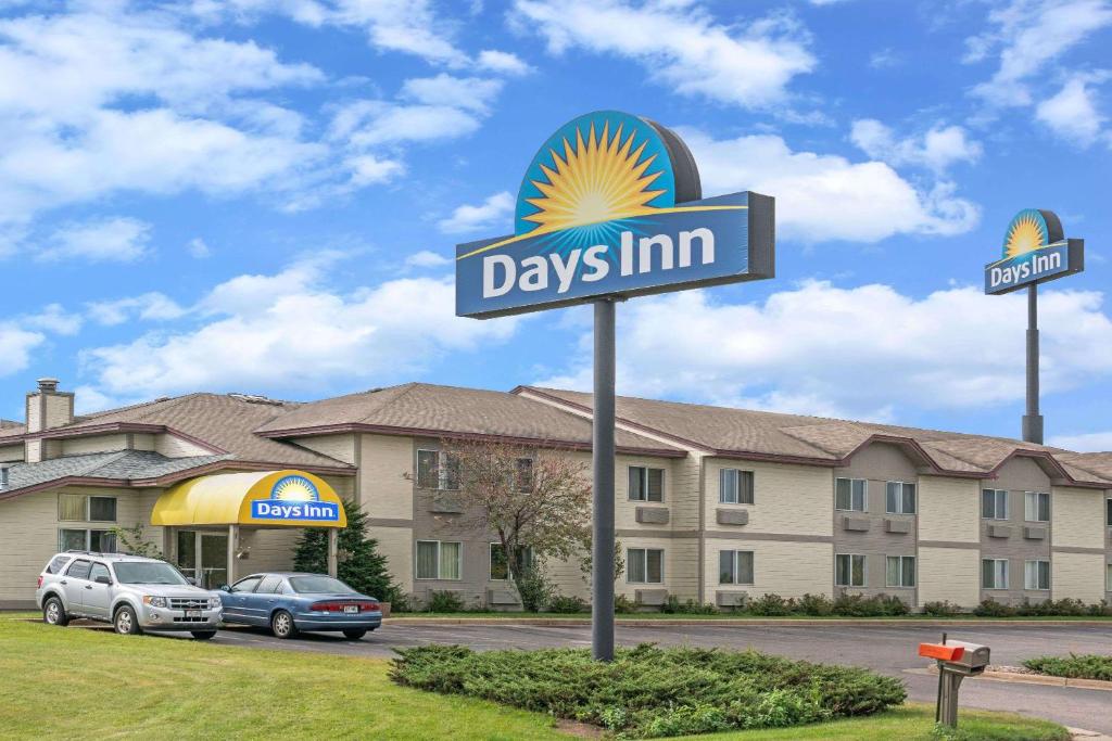 Days Inn by Wyndham West-Eau Claire - image 5