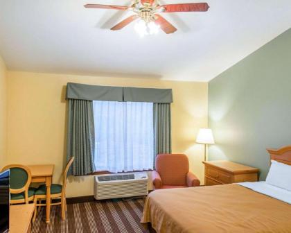 Econo Lodge Inn & Suites Eau Claire - image 15