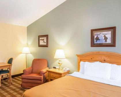 Econo Lodge Inn & Suites Eau Claire - image 4