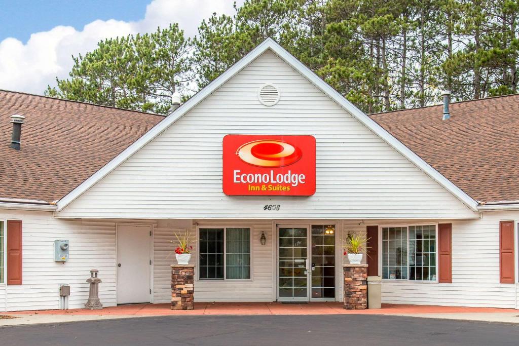 Econo Lodge Inn & Suites Eau Claire - image 7