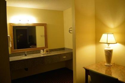 Scottish Inn & Suites - Eau Claire - image 12