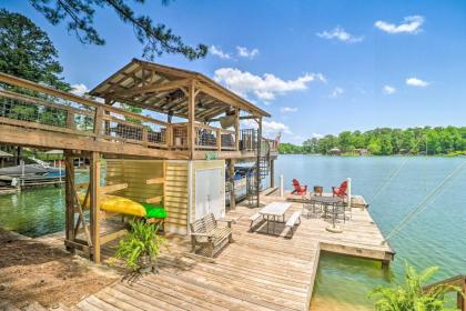 Lake martin Cabin with Luxury Dock and Kayaks Eclectic