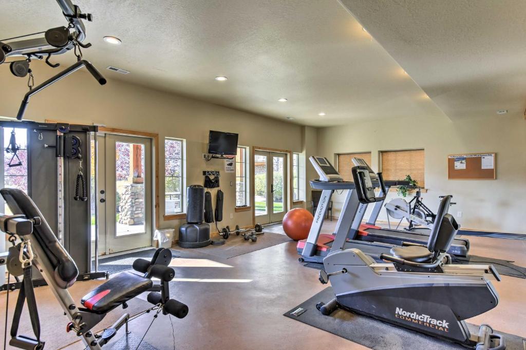 Eden Townhome with Mtn View and Shuttle to Powder Mtn! - image 3