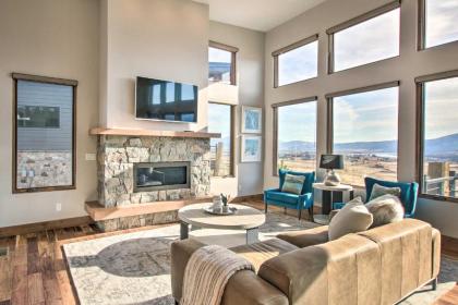 Modern Mountain-View Townhome Less Than 7 Mi to Ski Resorts - image 10