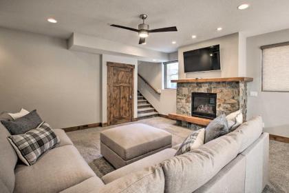 Modern Mountain-View Townhome Less Than 7 Mi to Ski Resorts - image 14