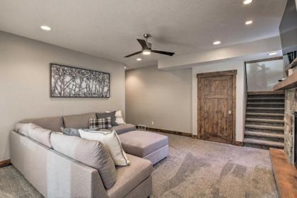 Modern Mountain-View Townhome Less Than 7 Mi to Ski Resorts - image 3