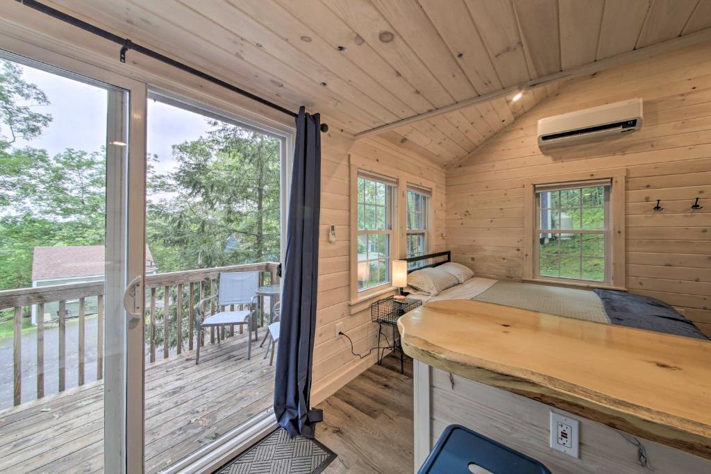 Idyllic Edgecomb Forest Studio with Balcony! - image 3