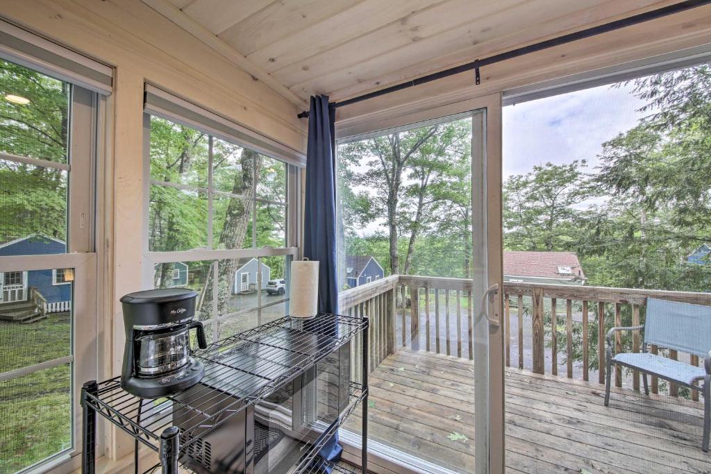 Idyllic Edgecomb Forest Studio with Balcony! - image 5