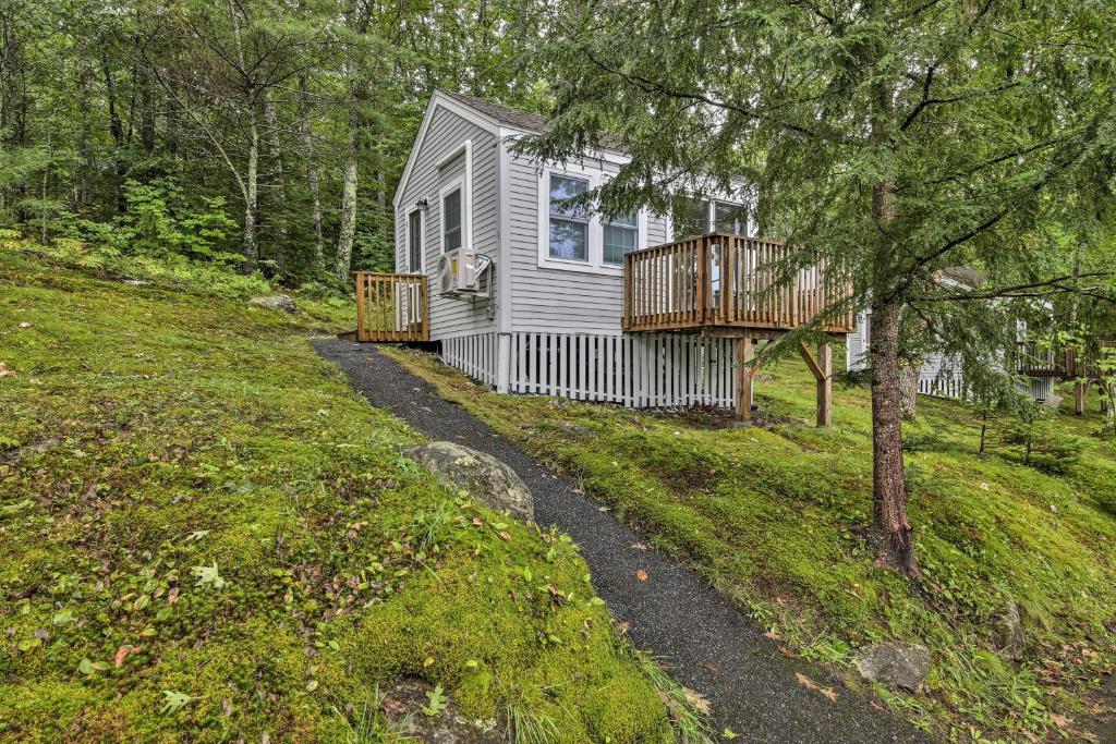 Idyllic Edgecomb Forest Studio with Balcony! - image 7