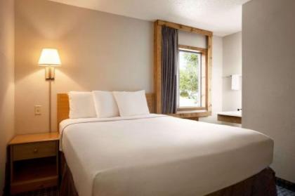 Travelodge by Wyndham Edgemont - image 13