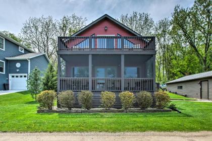 Waterfront Lake Koshkonong Home with Pier and Fire Pit! - image 13