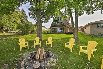 Rock River Waterfront Cabin Dock and Game Room!