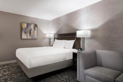 Courtyard by Marriott Edgewater NYC Area - image 11