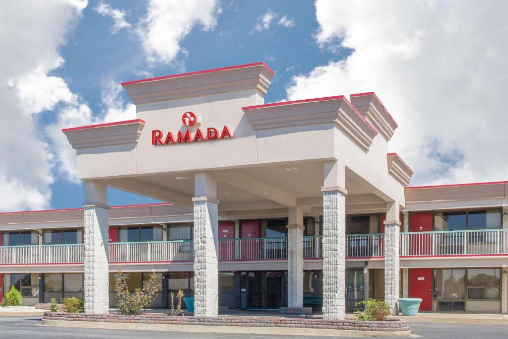 Ramada by Wyndham Edgewood Hotel & Conference Center - main image