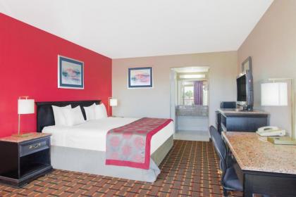 Ramada by Wyndham Edgewood Hotel & Conference Center - image 2