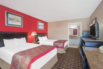 Ramada by Wyndham Edgewood Hotel & Conference Center - image 6