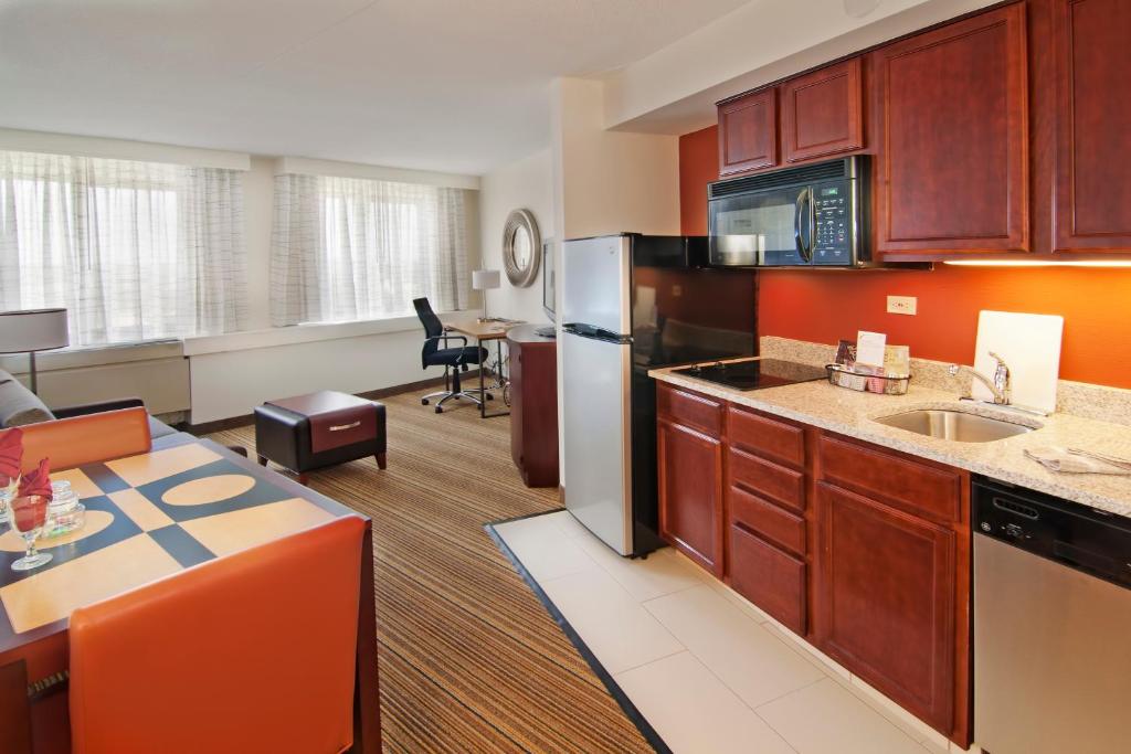 Residence Inn by Marriott Minneapolis Edina - image 3