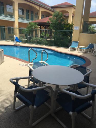 Texas Inn and Suites-Rio Grande Valley - image 2