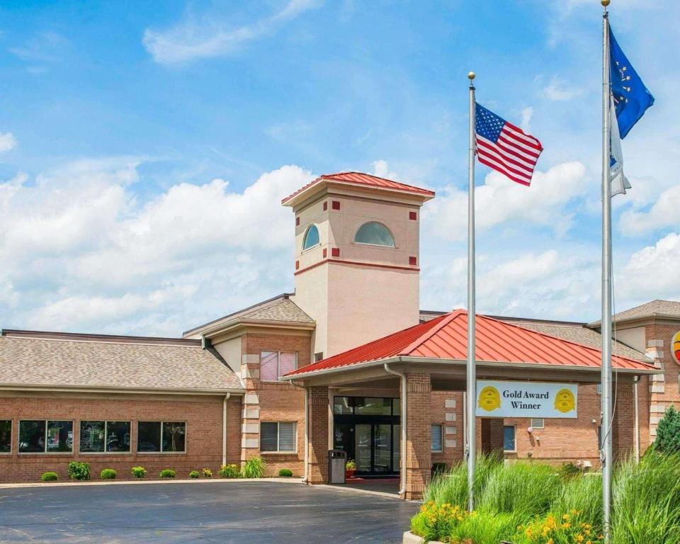 Comfort Inn Near Indiana Premium Outlets - main image
