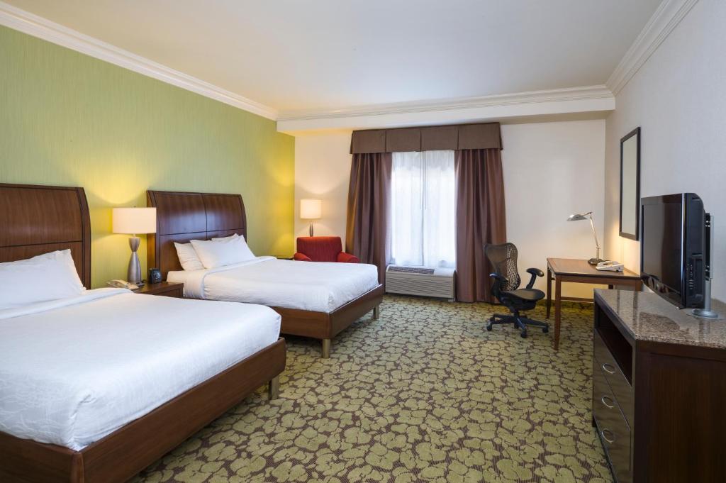 Hilton Garden Inn Edison/Raritan Center - image 2