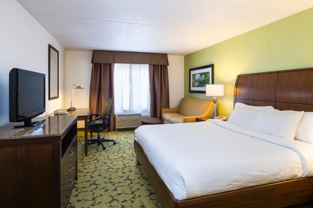 Hilton Garden Inn Edison/Raritan Center - image 3