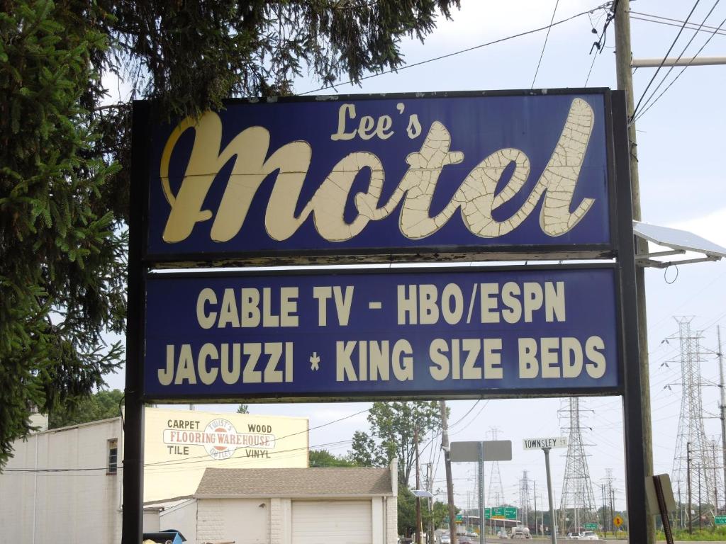 Lees Motel - image 5